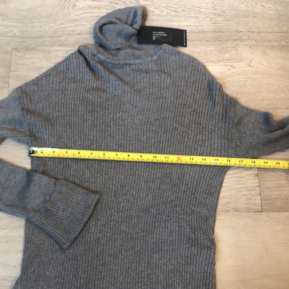 NWT Line ribbed Turtleneck sweater - Picture 5 of 9
